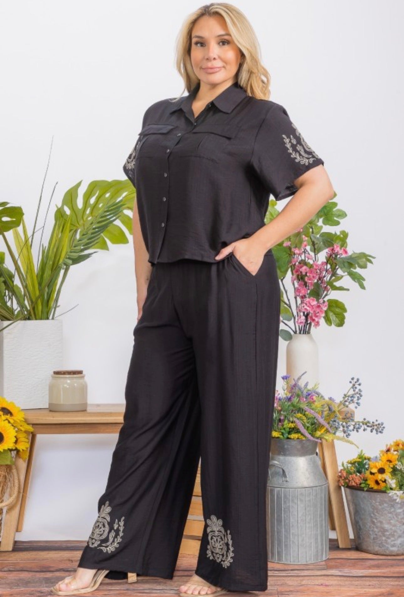 Conjunto negro bordado Plus