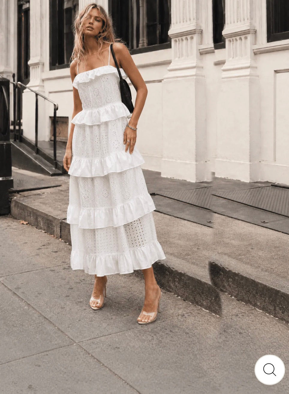 Vestido blanco maxi de vuelos y tirantes