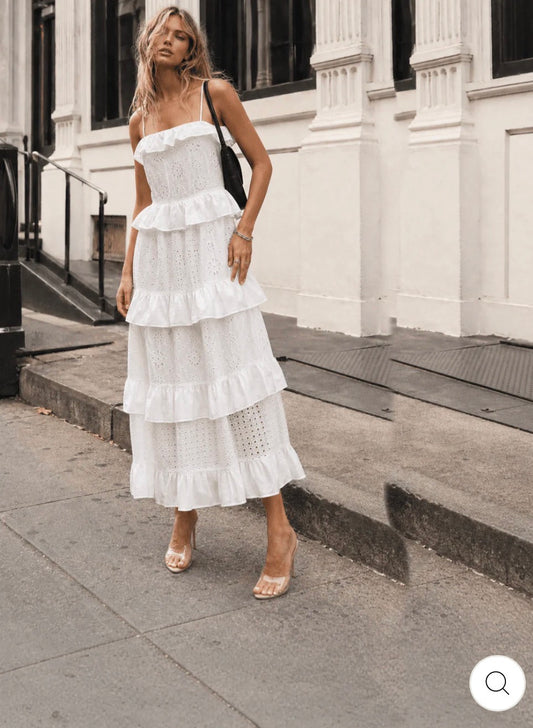 Vestido blanco maxi de vuelos y tirantes