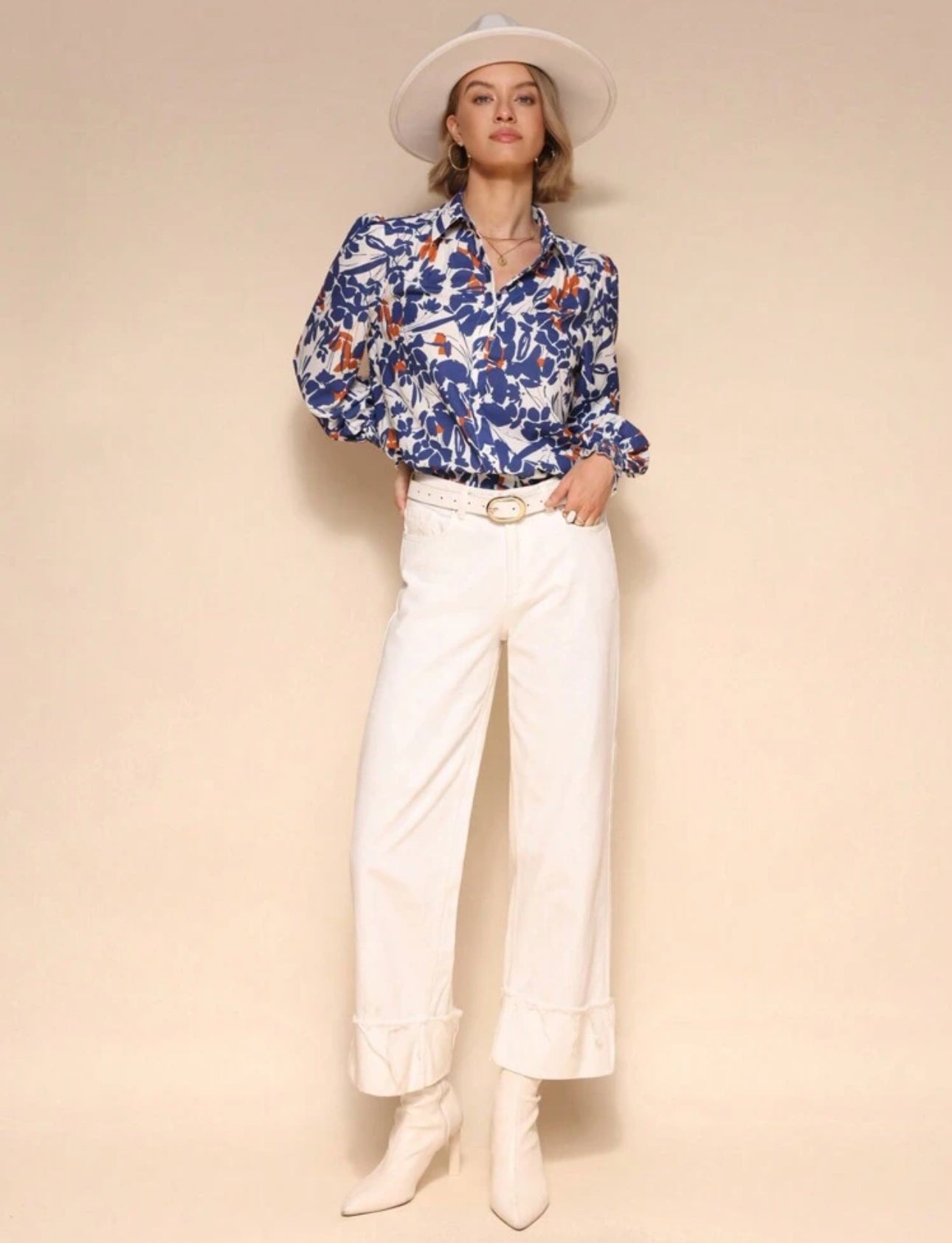 Camisa azul y anaranjado con estampado floral
