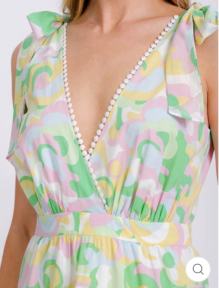 Vestido multicolor maxi para mujer sin mangas con escote en V, espalda abierta y estampado multicolor.