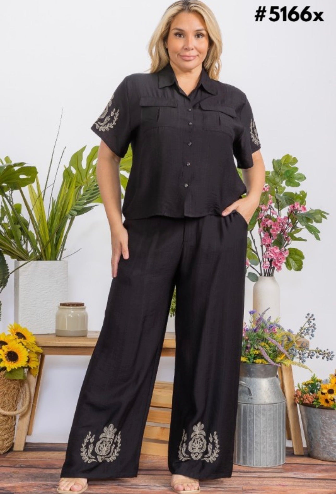 Conjunto negro bordado Plus