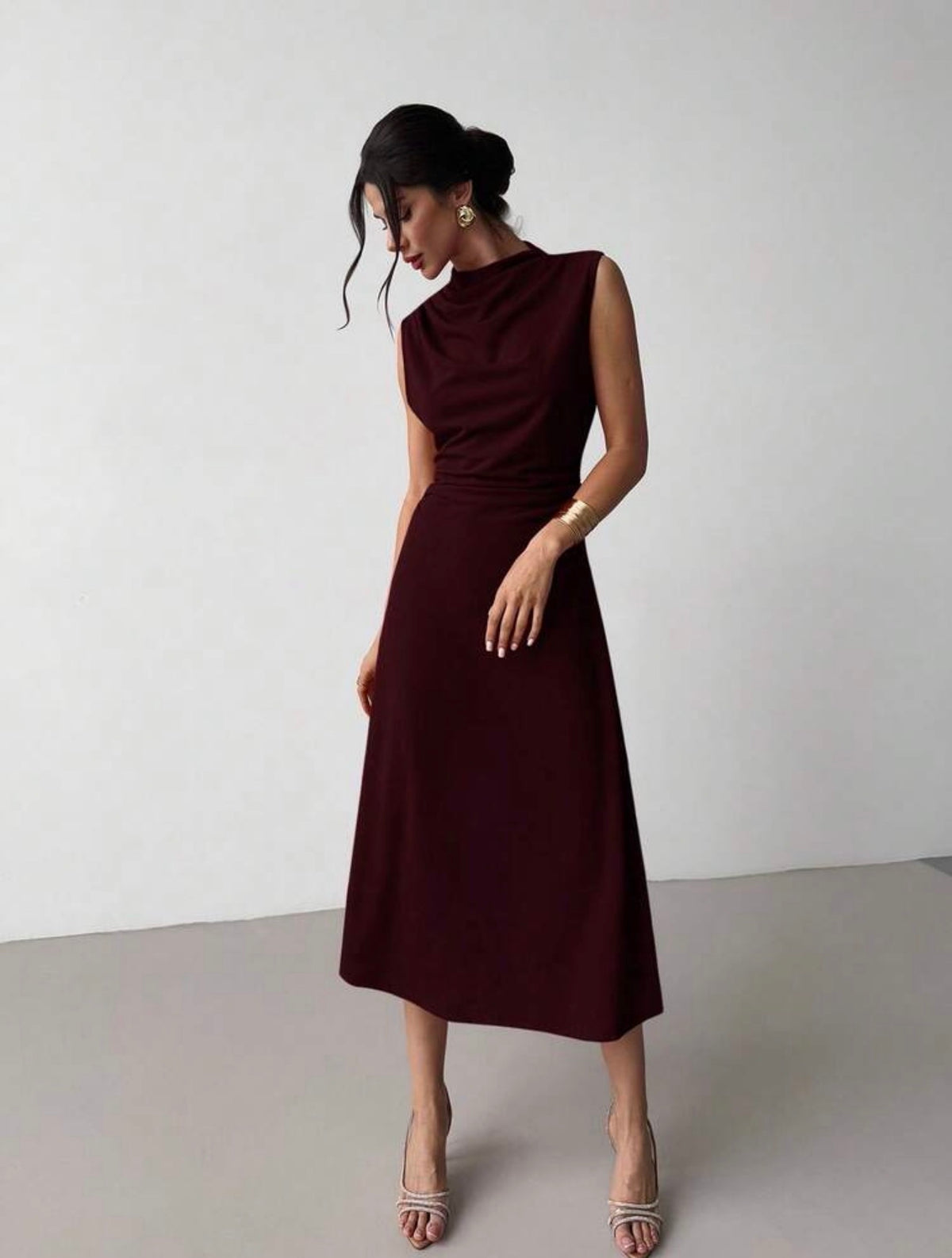 Vestido rojo oscuro largo plisado