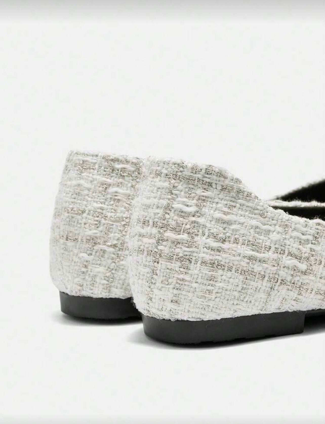 Zapatos planos con detalles plateados