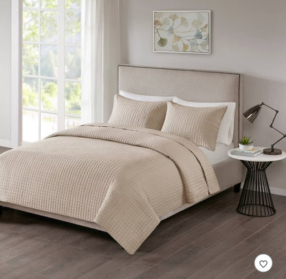 510 design Trace Reversible Coverlet Set. Beige. 3 piezas. KING