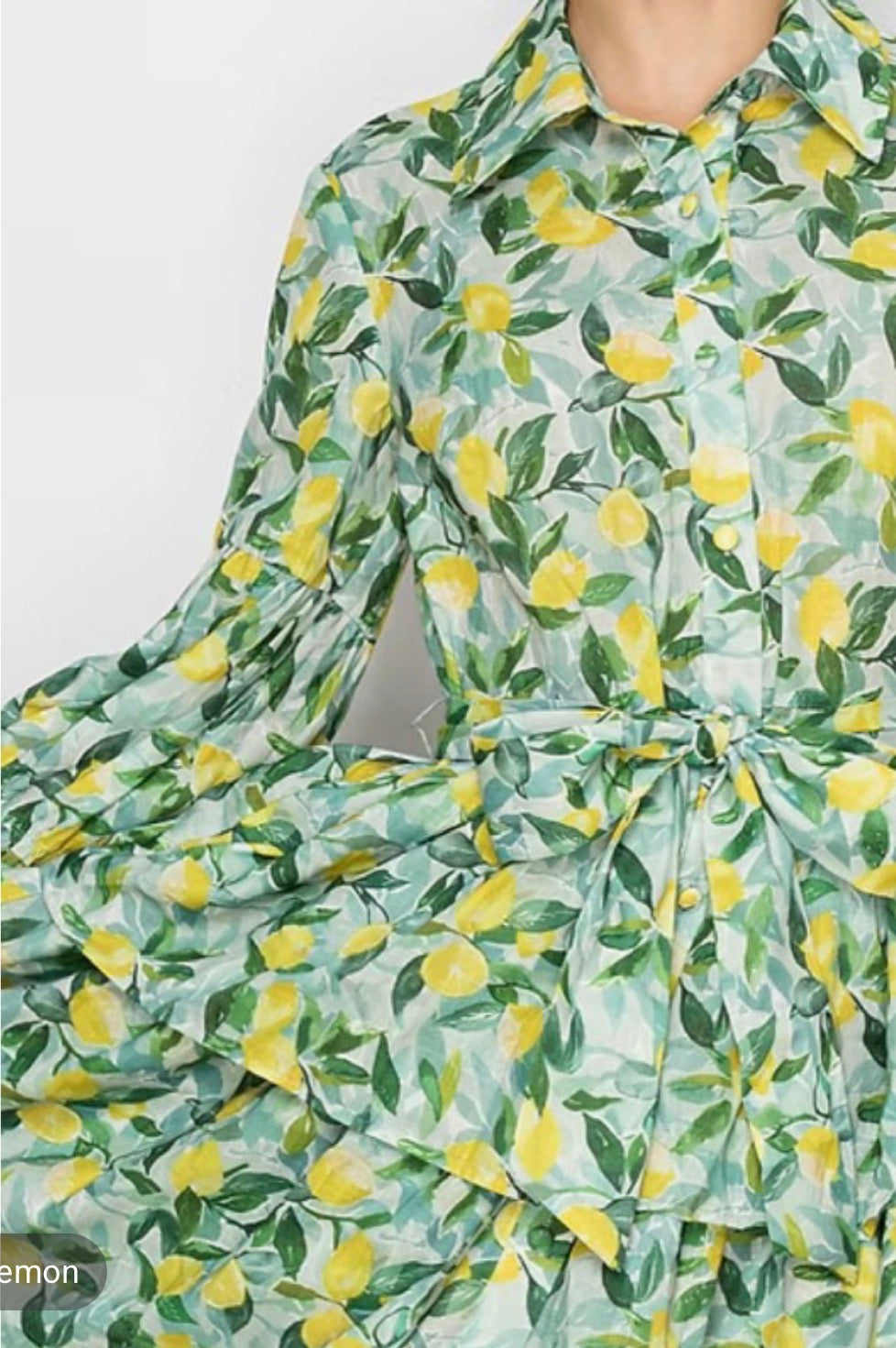 Vestido verde de vuelos con cinta