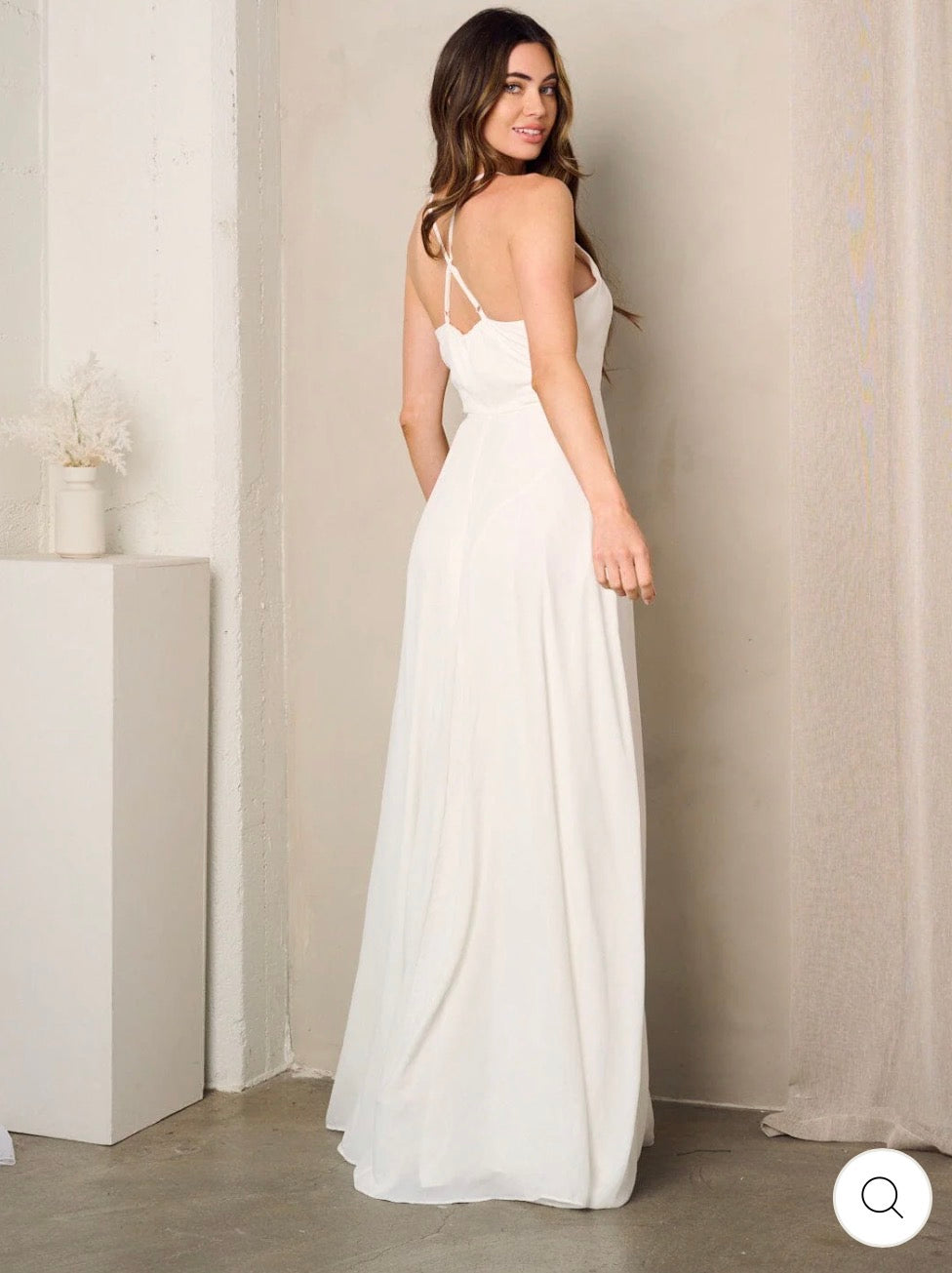 Vestido blanco elegante de  tirantes