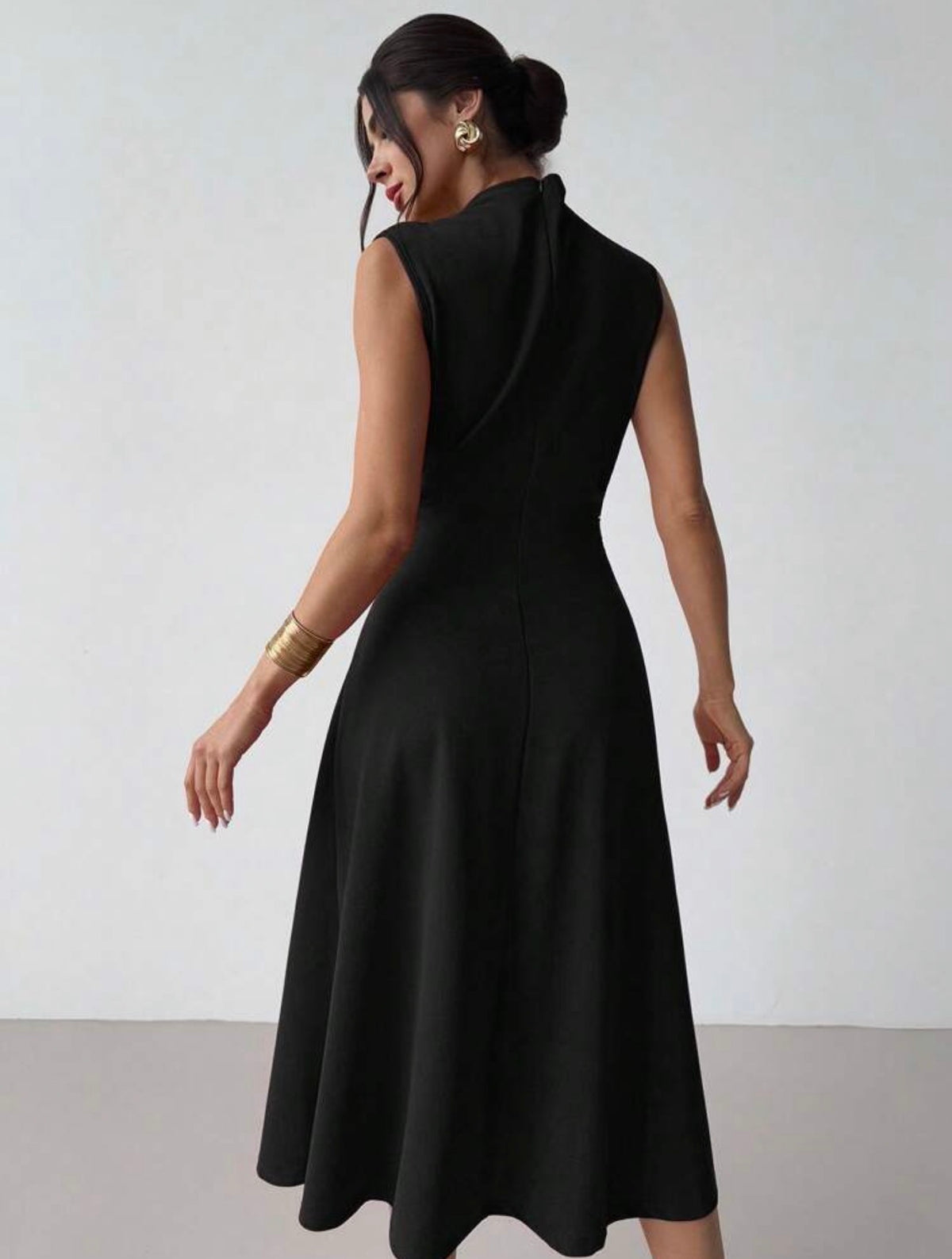 Vestido negro plisado largo