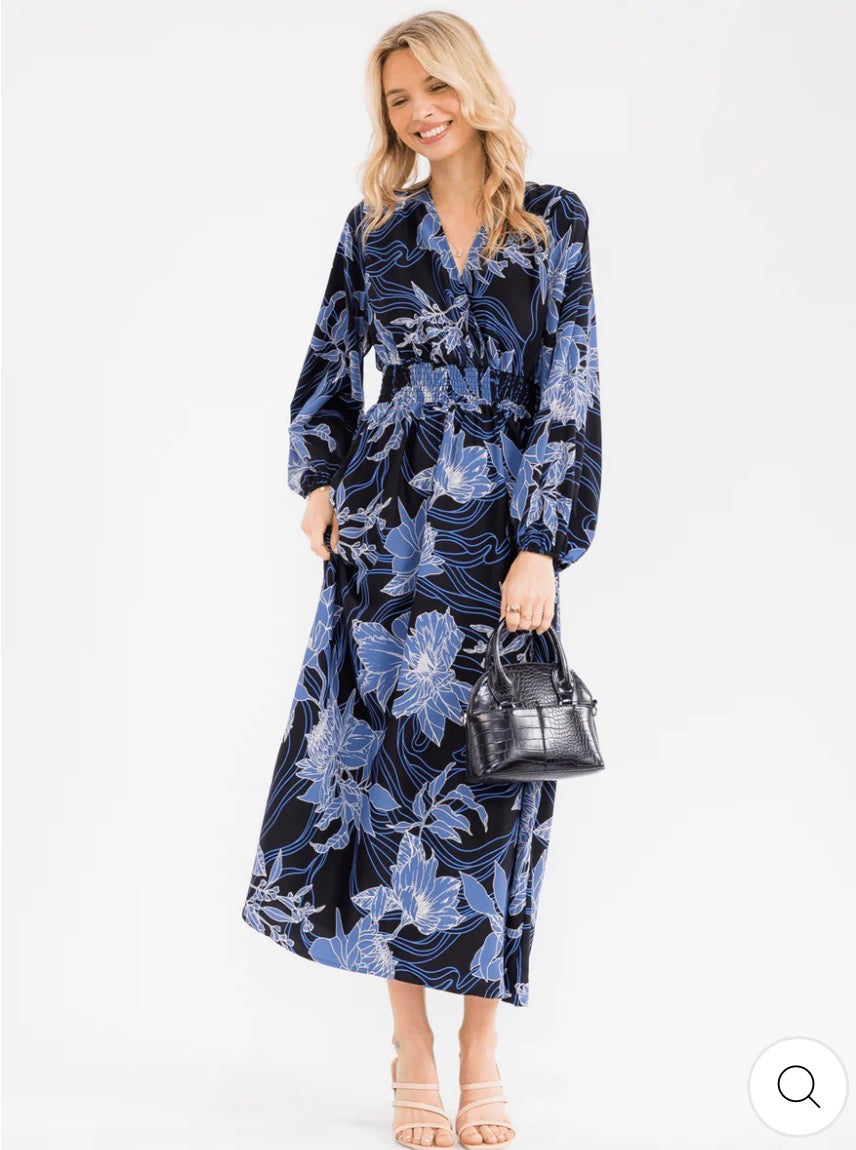 Vestido azul maxi para mujer de manga larga con escote en V, cintura smock y estampado floral.