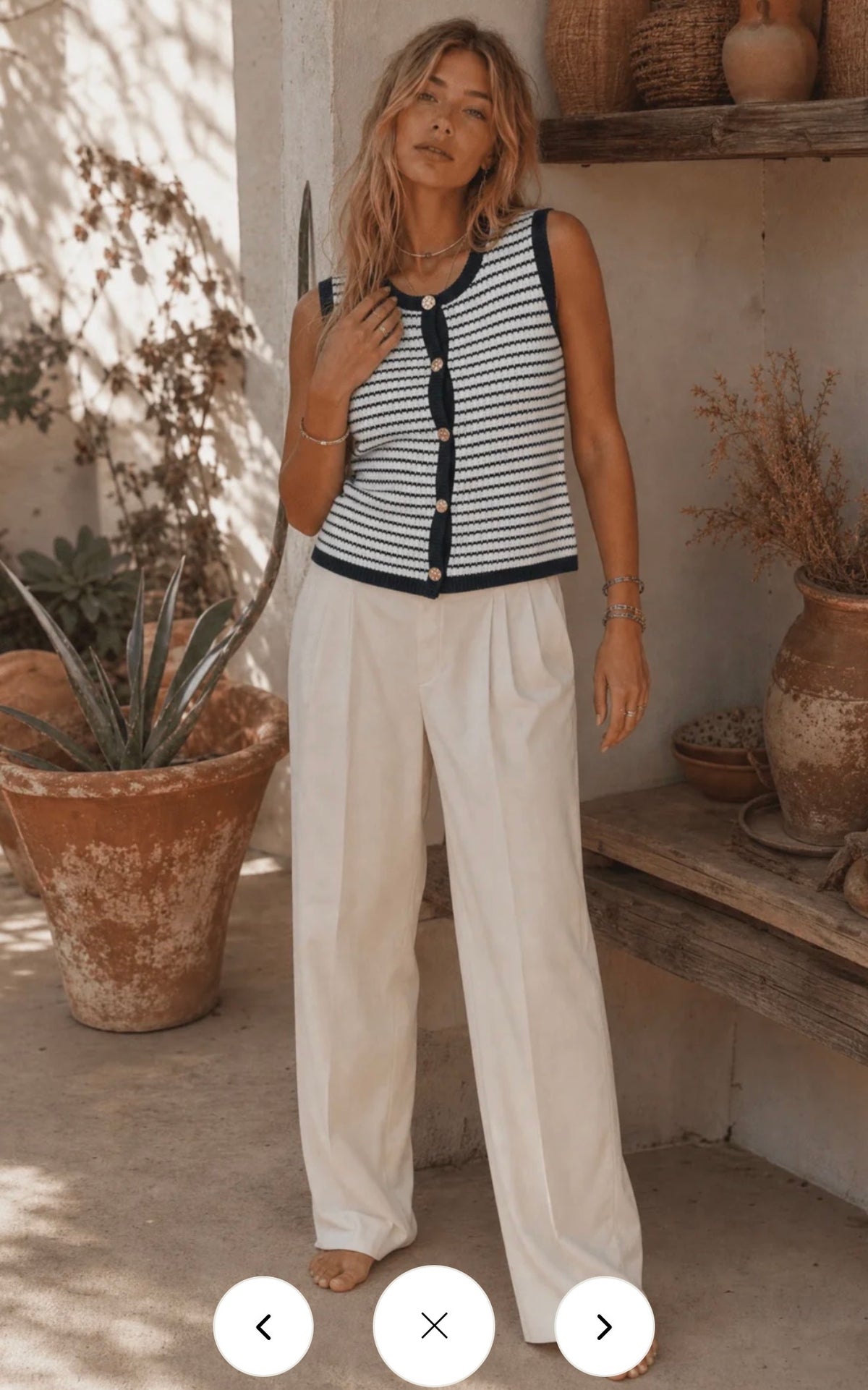 Camisa blanca rayas negras y botones dorados