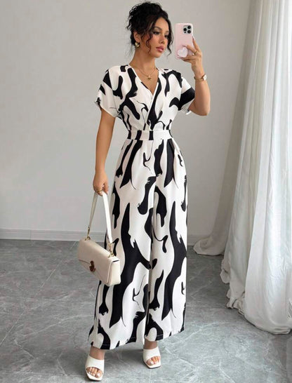Jumpsuit beige con negro cuello V mangas raglán