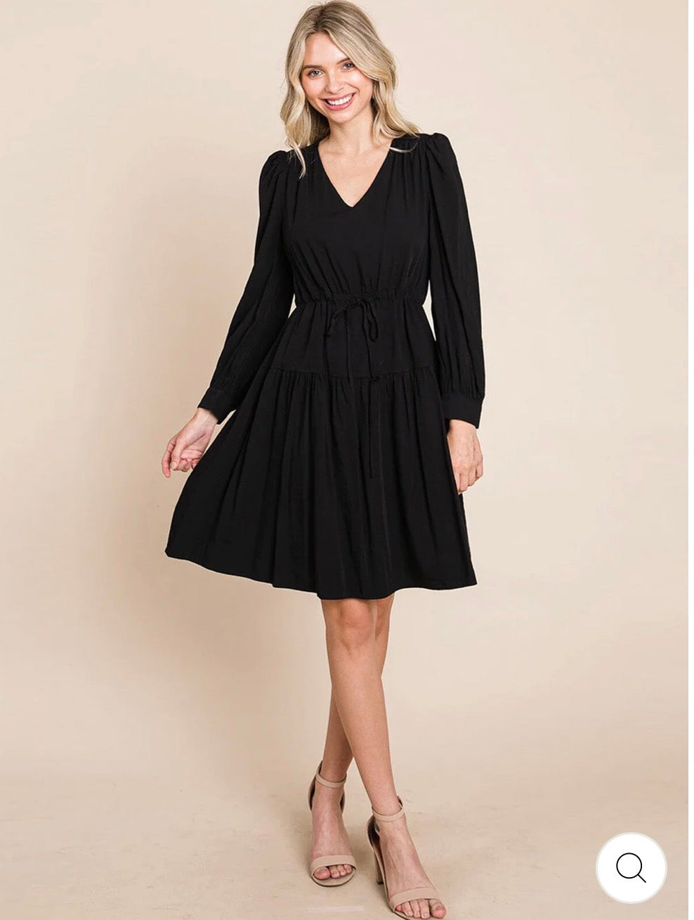 Vestido negro corto manga larga cuello V