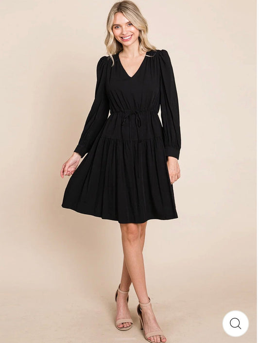 Vestido negro corto manga larga cuello V