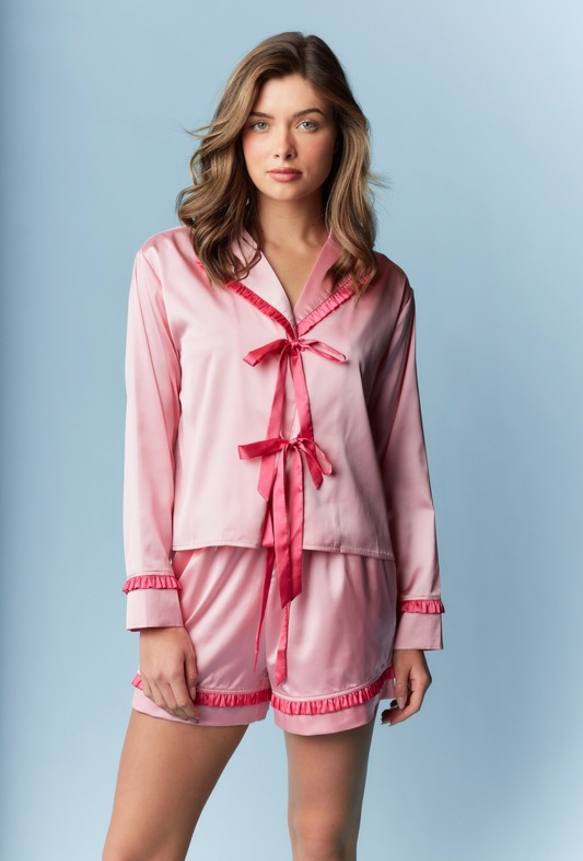Set de pijama de satin rosado claro