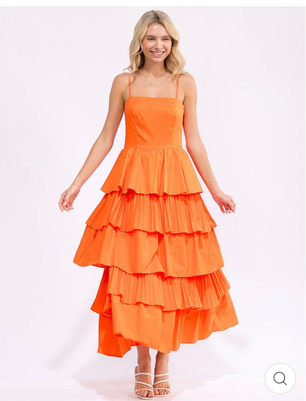 Vestido anaranjado de vuelos