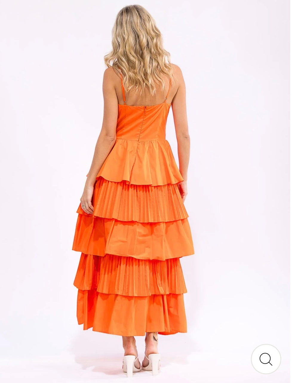 Vestido anaranjado de vuelos