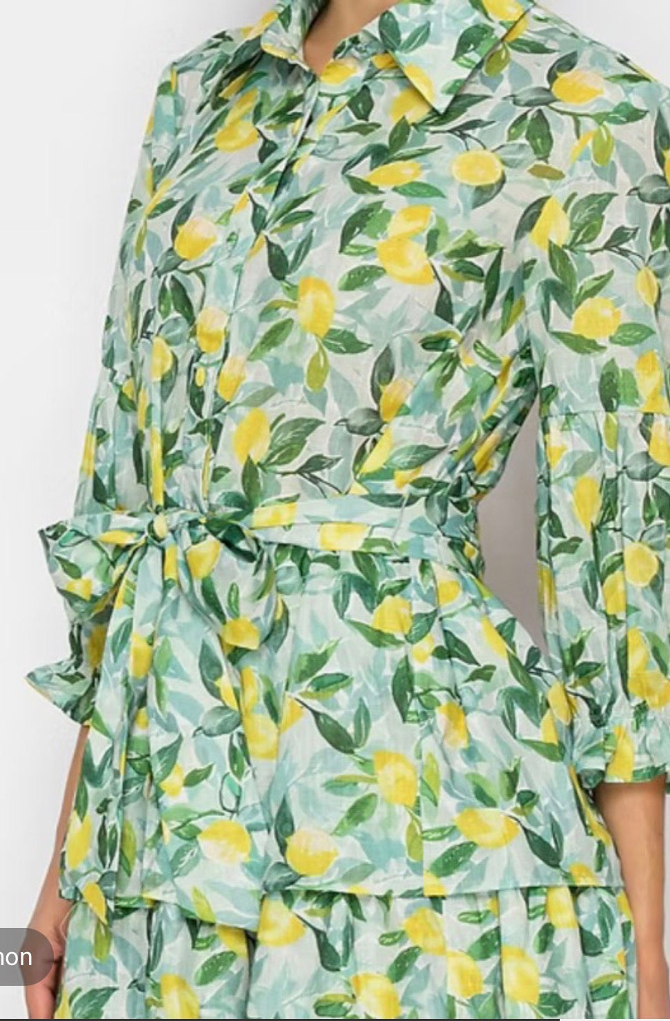 Vestido verde de vuelos con cinta