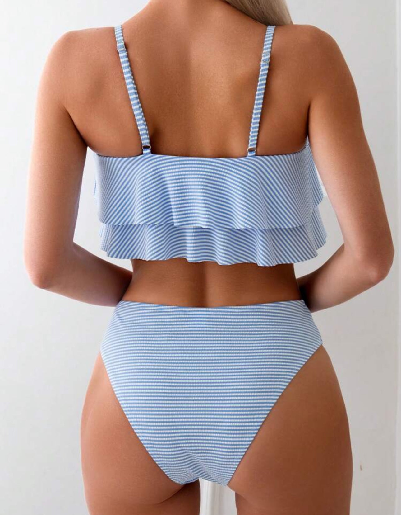 Traje de bano azul celeste y blanco