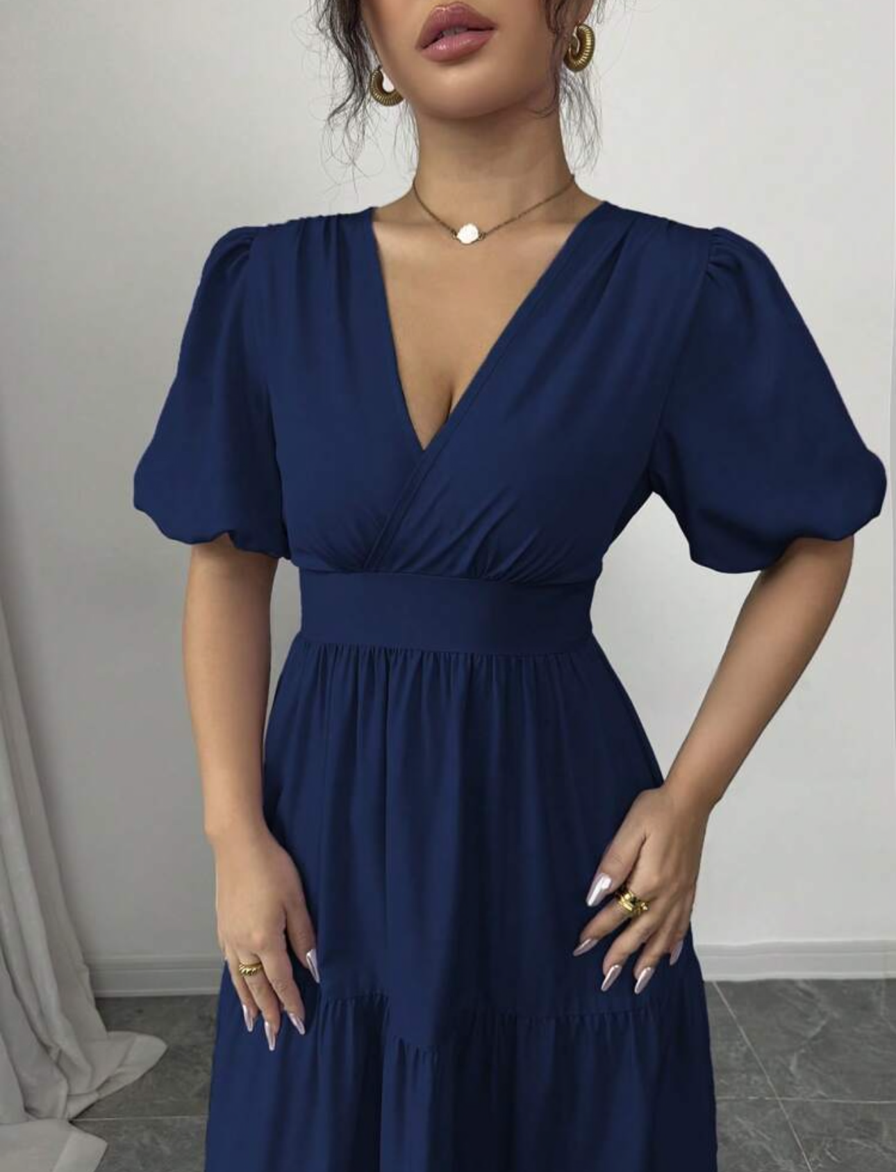 Vestido azul largo cuello V con elástico en la cintura