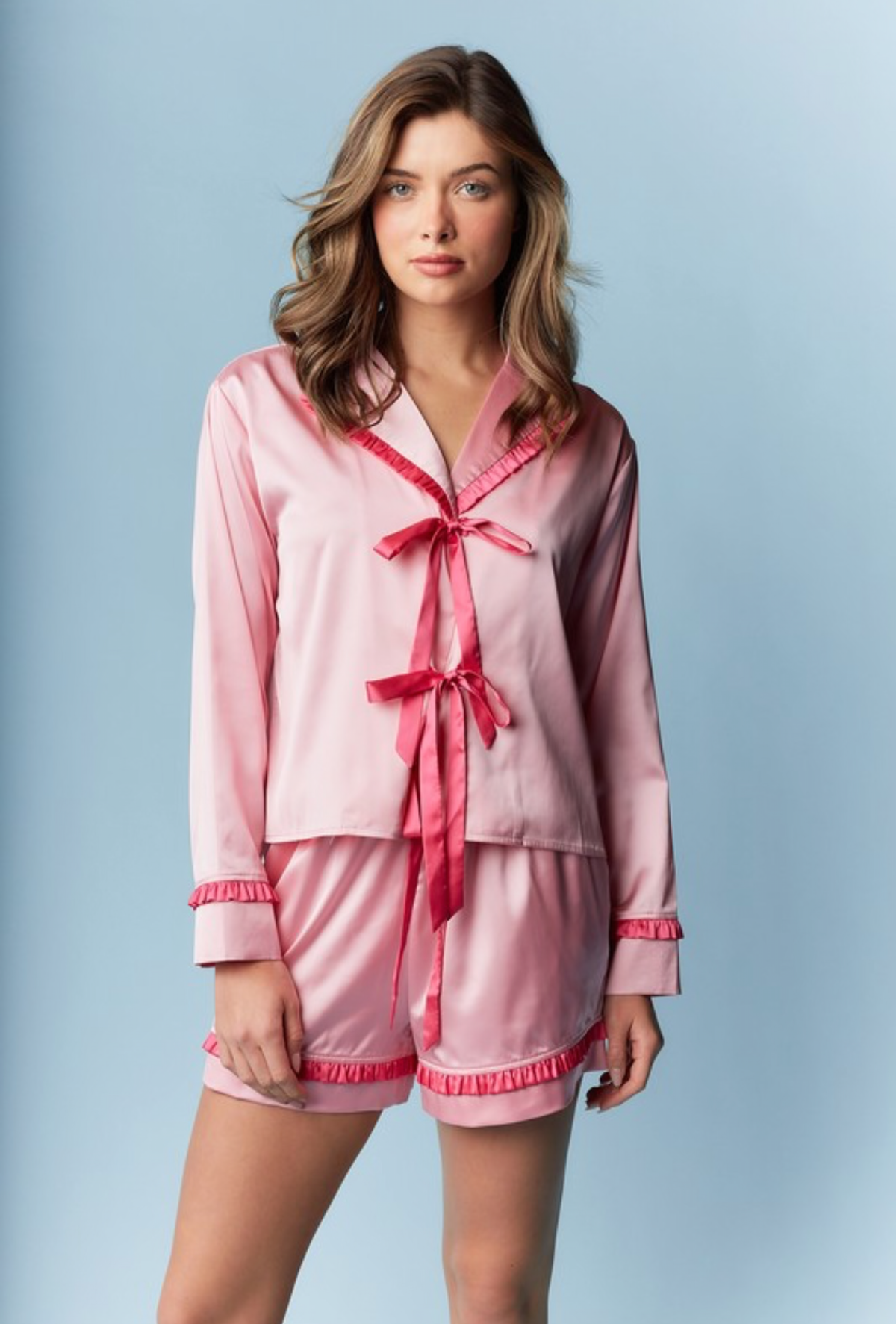 Set de pijama de satin rosado claro