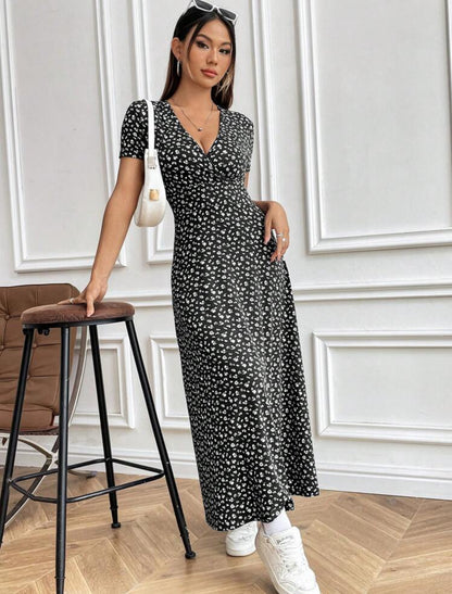 Vestido negro cuello V manga corta estampado floral