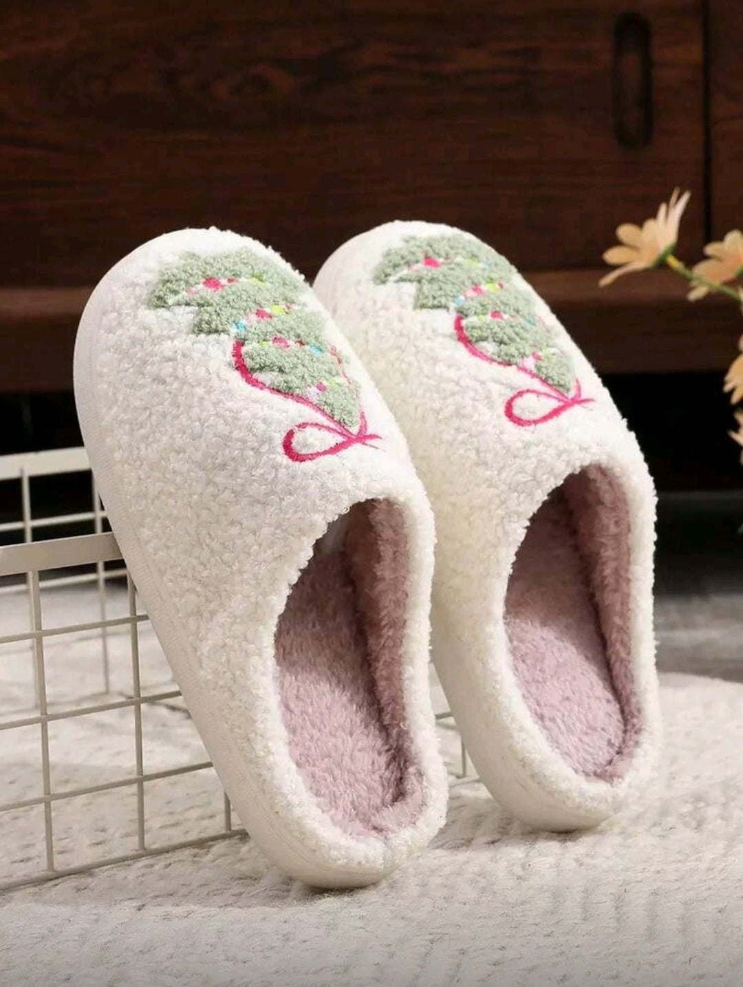 Pantuflas Blancas de Arbol de Navidad con Chongo
