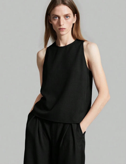 Camisa negra de tirantes con cuello redondo