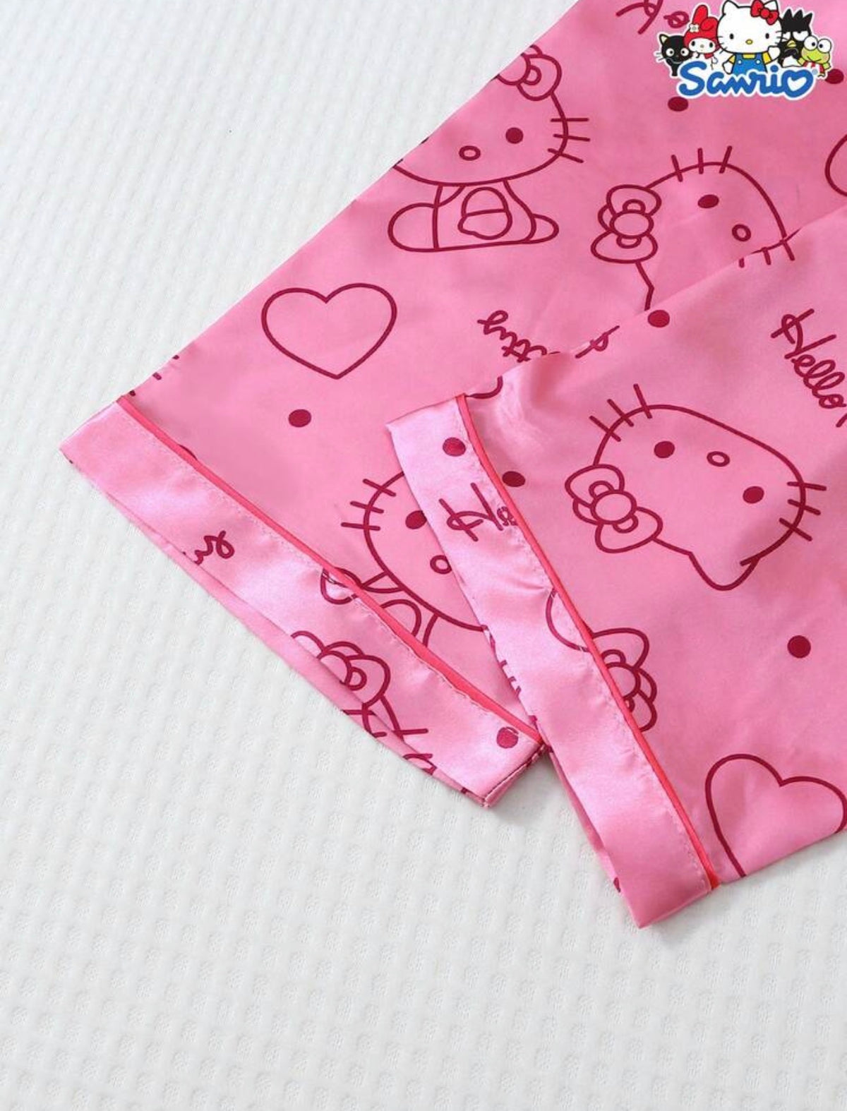 Pijama Hello Kitty rosada satinada 3 piezas