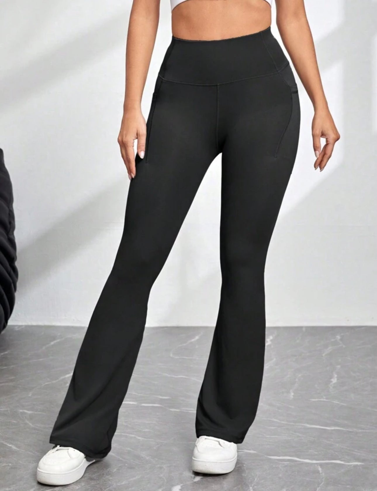 Leggings de tiro alto, acampanado y con bolsillo