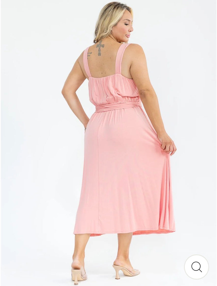 Vestido rosado midi plus size sin mangas con escote cuadrado y lazo para ajustar.