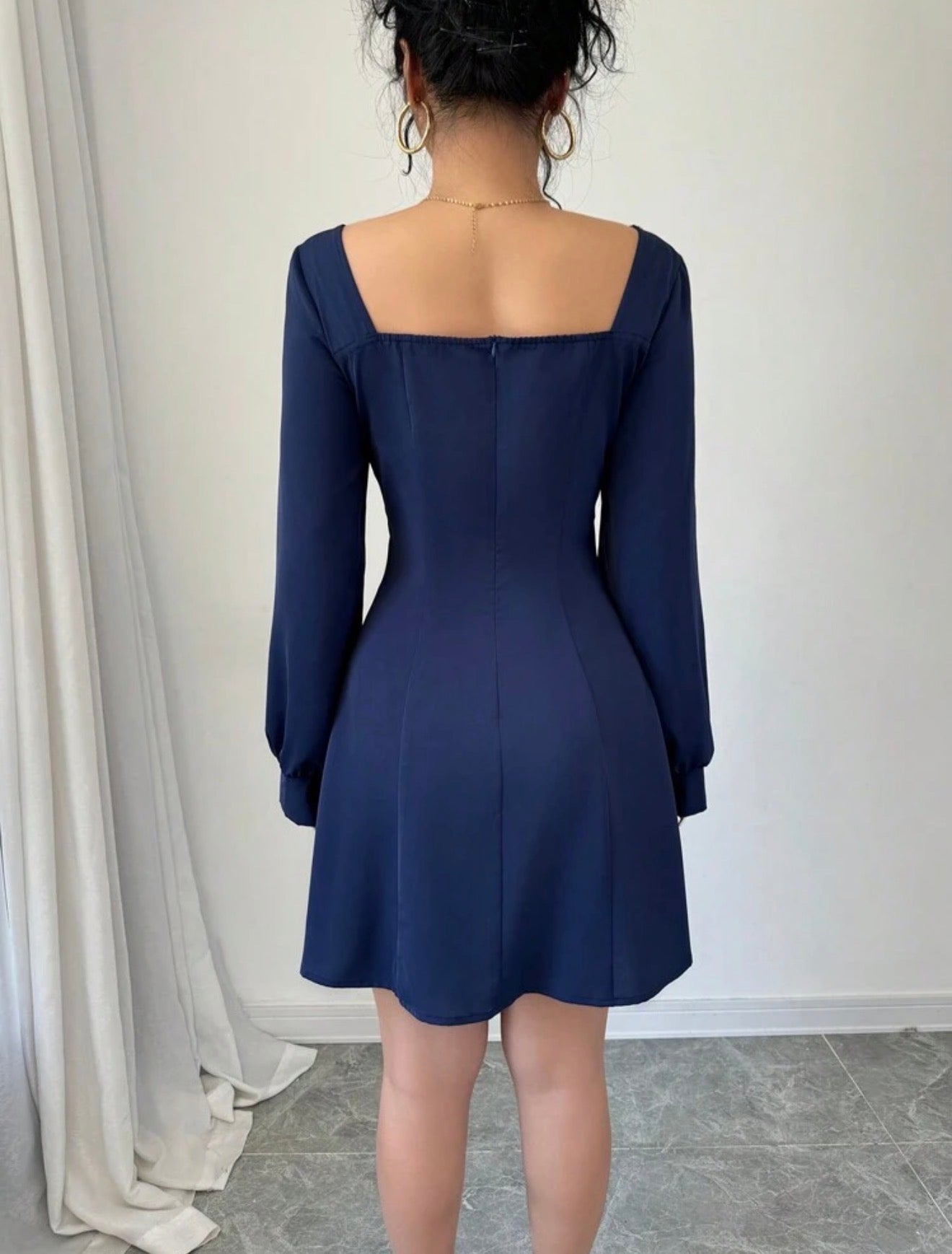 Vestido azul marino corto manga larga