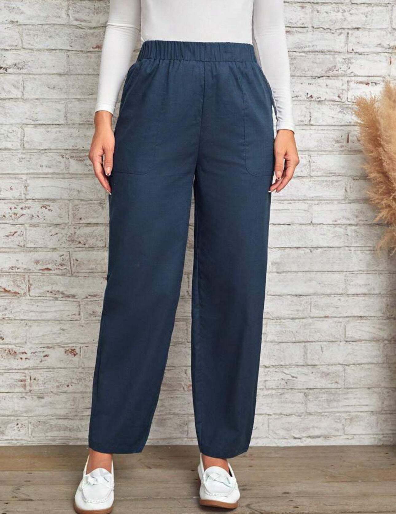 Pantalon azul con elastico en la cintura
