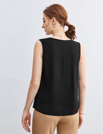 Camisa negra cuello V