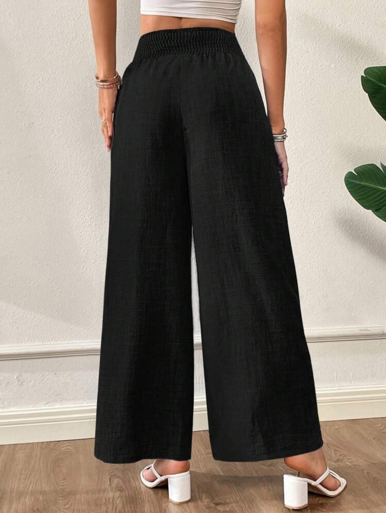 Pantalón negro con elástico en cintura