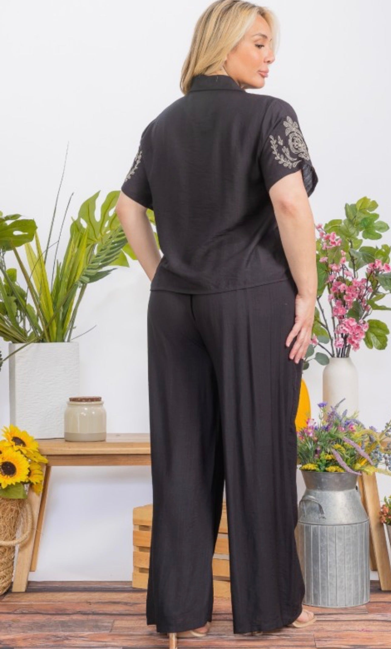Conjunto negro bordado Plus