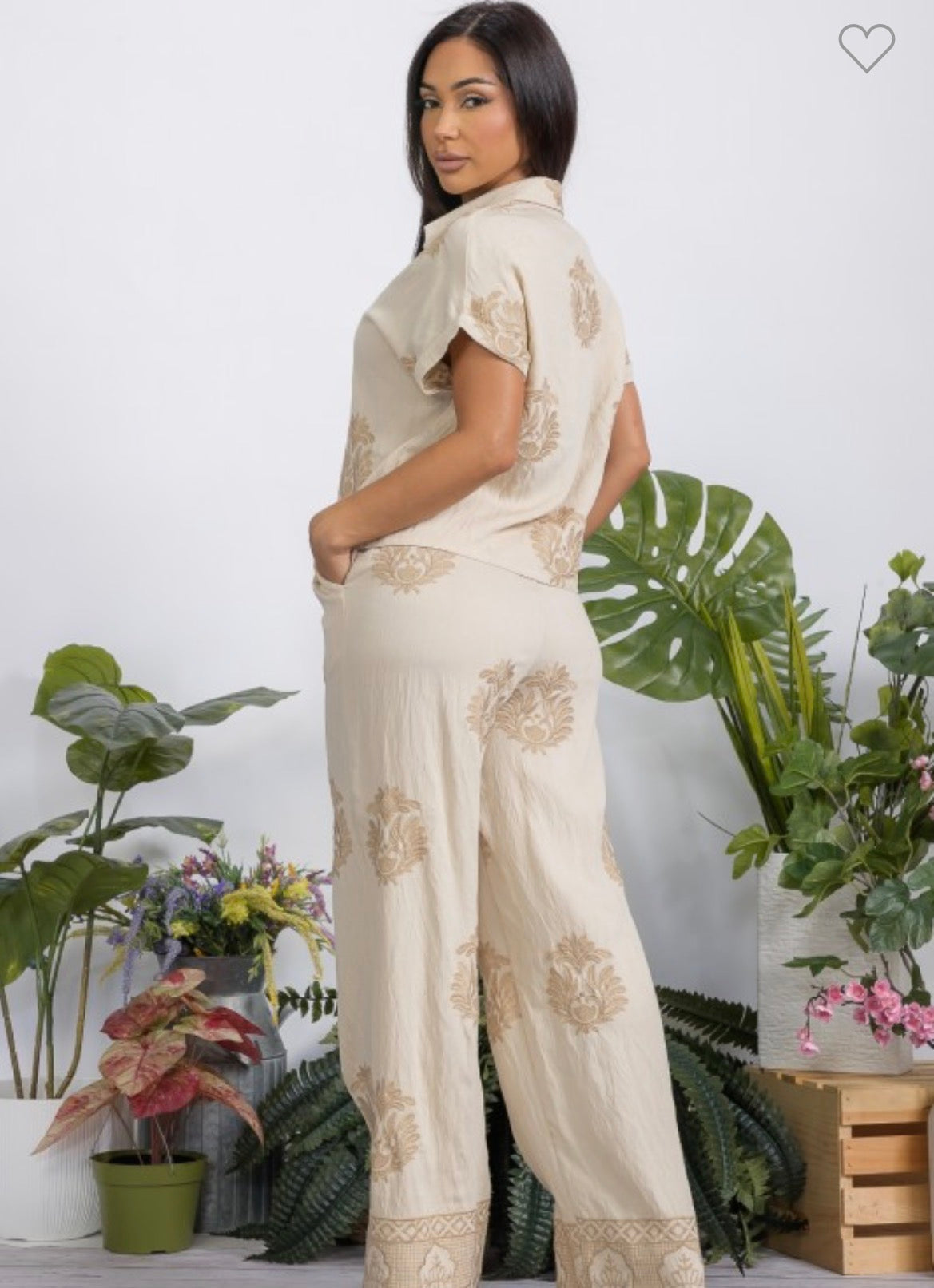 Conjunto beige bordado