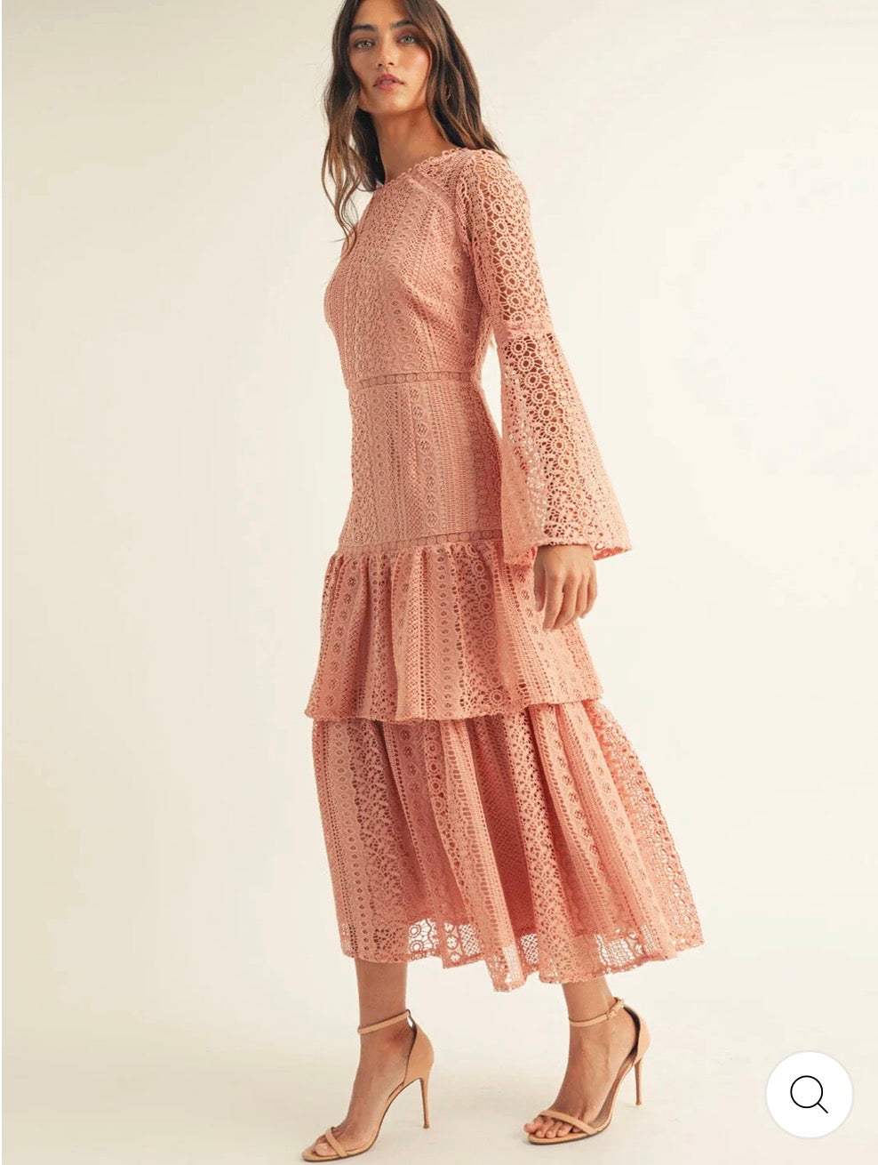 Vestido rosado maxi manga larga de vuelos crochet