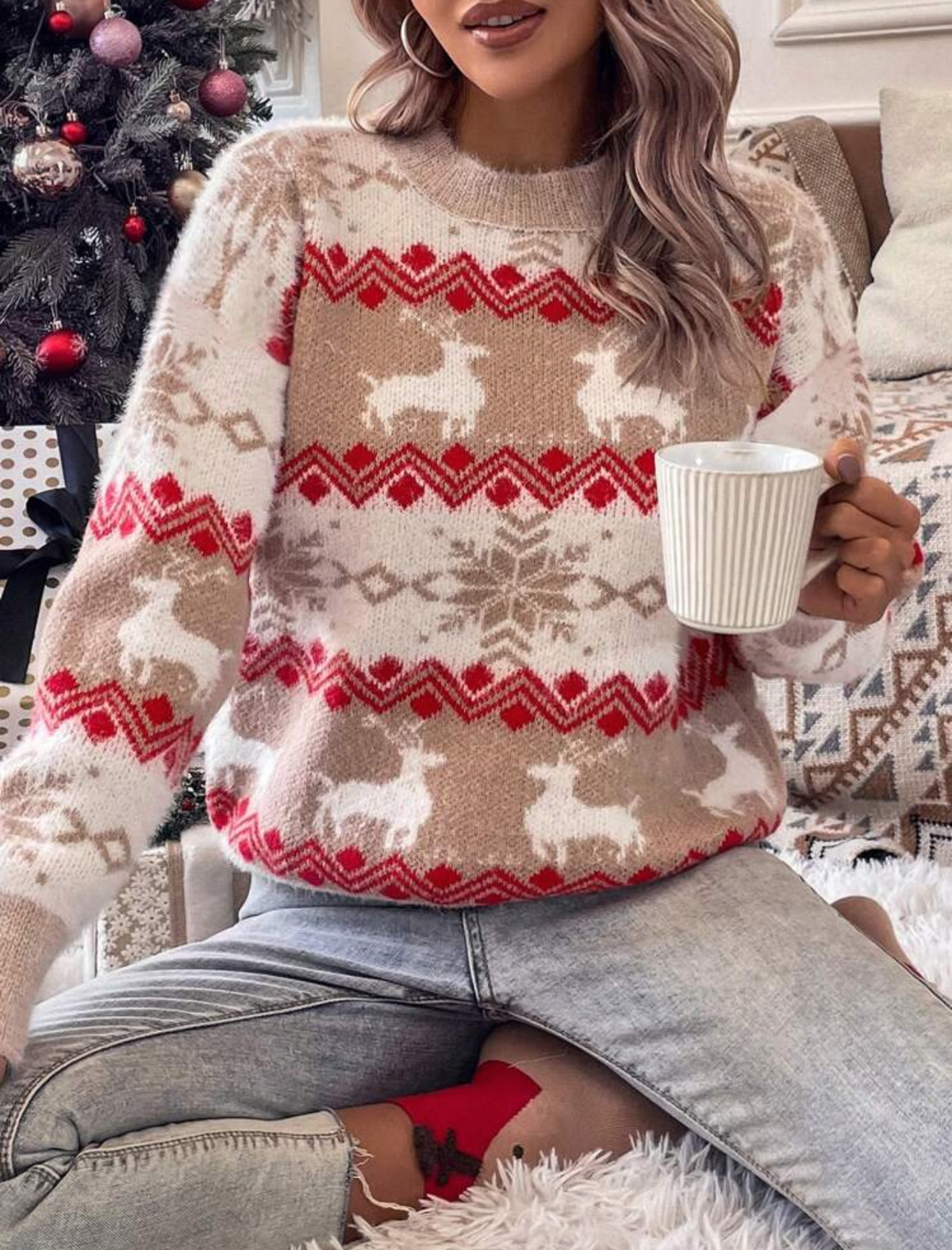 Suéter de Navidad beige con rojo y blanco