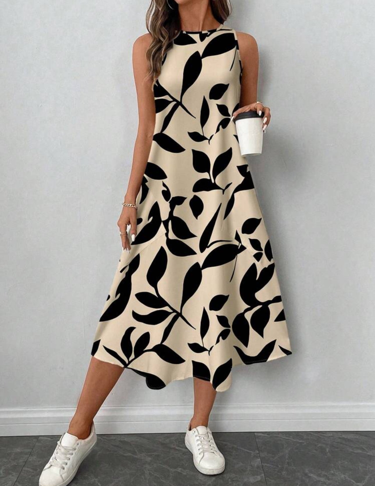 Vestido beige y negro con estampado floral