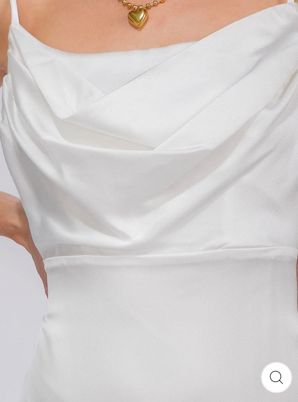 Vestido blanco elegante de tirantes