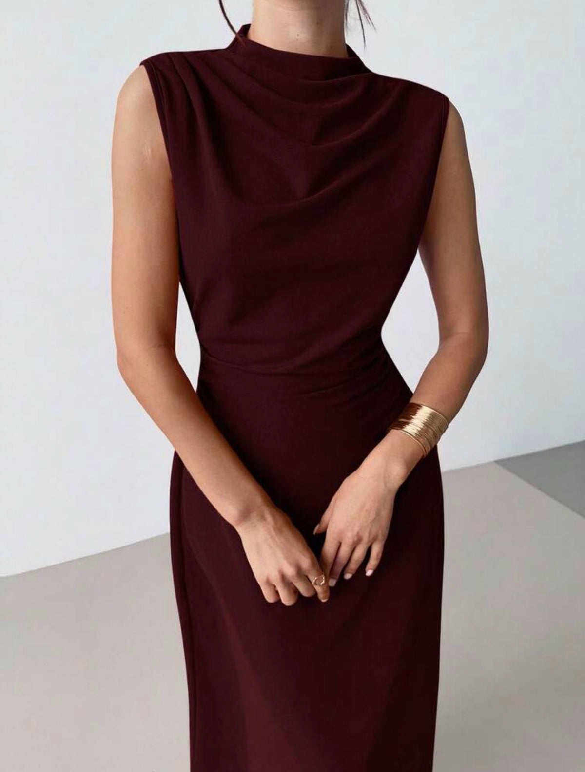 Vestido rojo oscuro largo plisado
