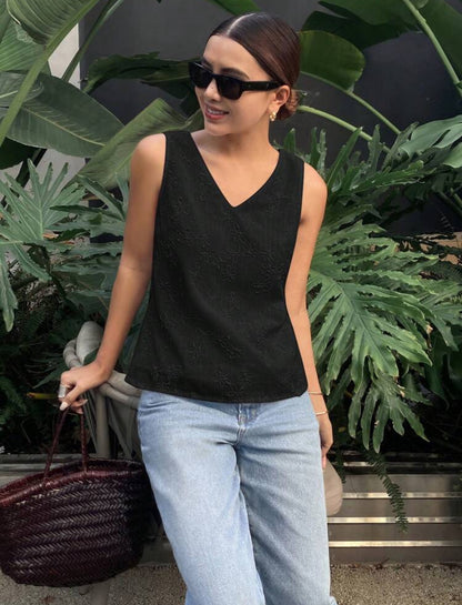 Camisa negras sin mangas con lazo blanco