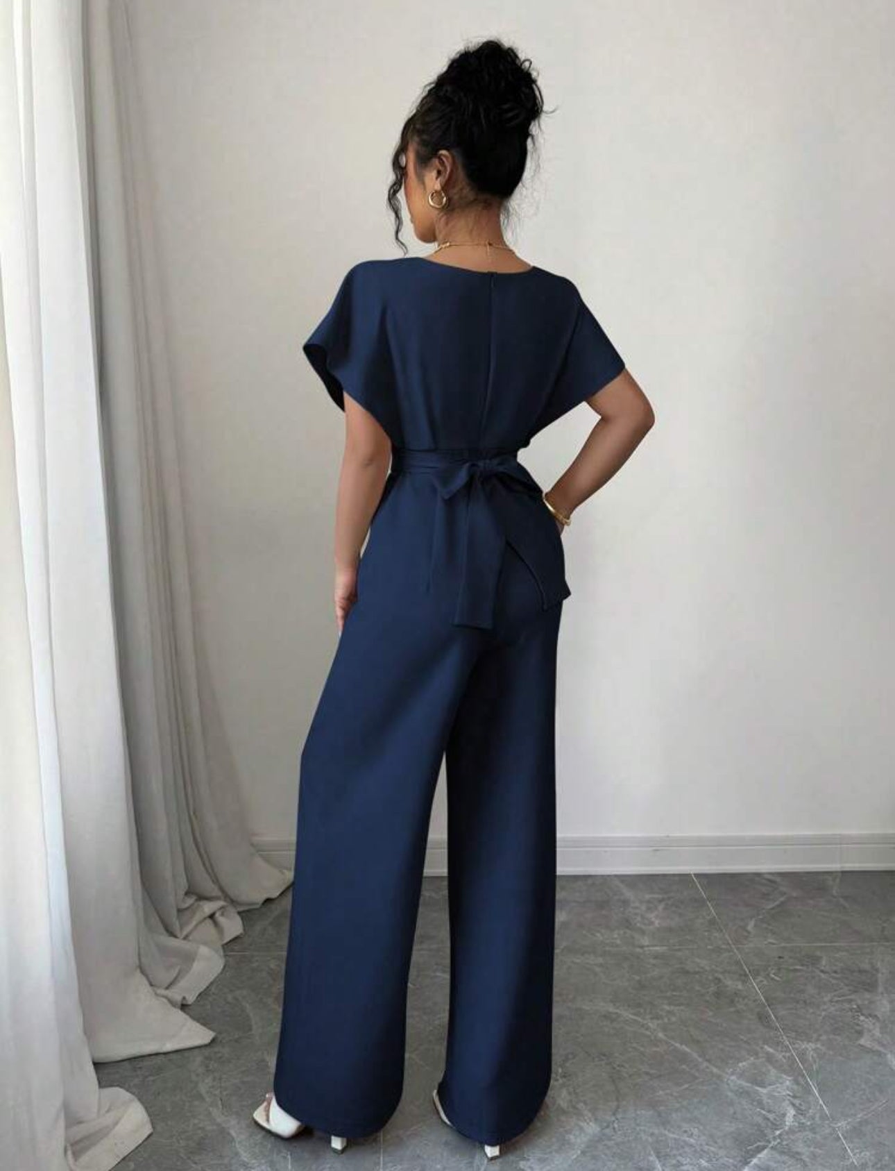 Jumpsuit azul con cinta en la cintura