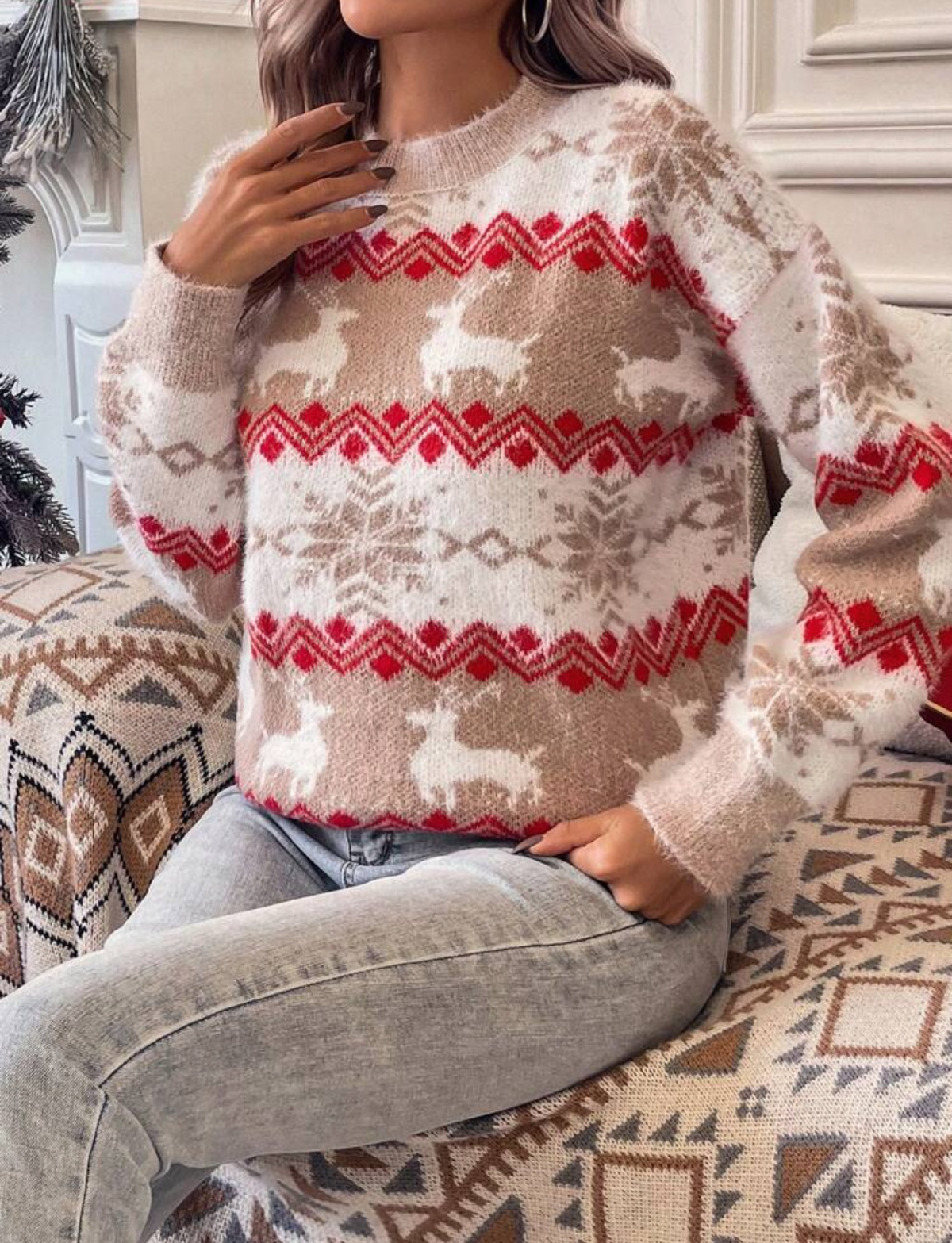 Suéter de Navidad beige con rojo y blanco