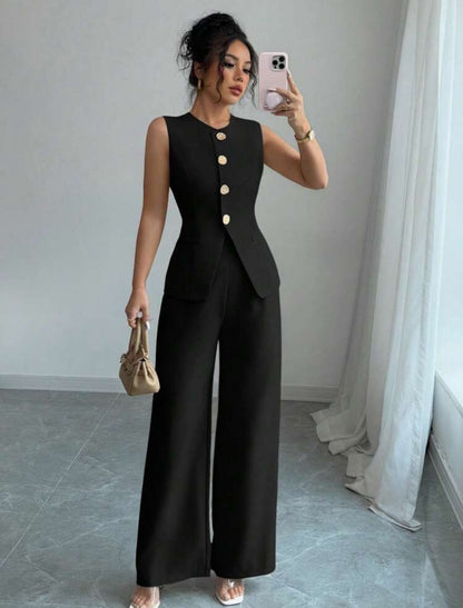 Conjunto negro con botones dorados