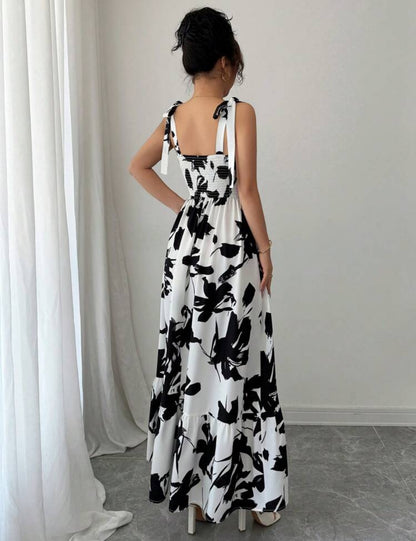 Vestido con estampado floral blanco y negro