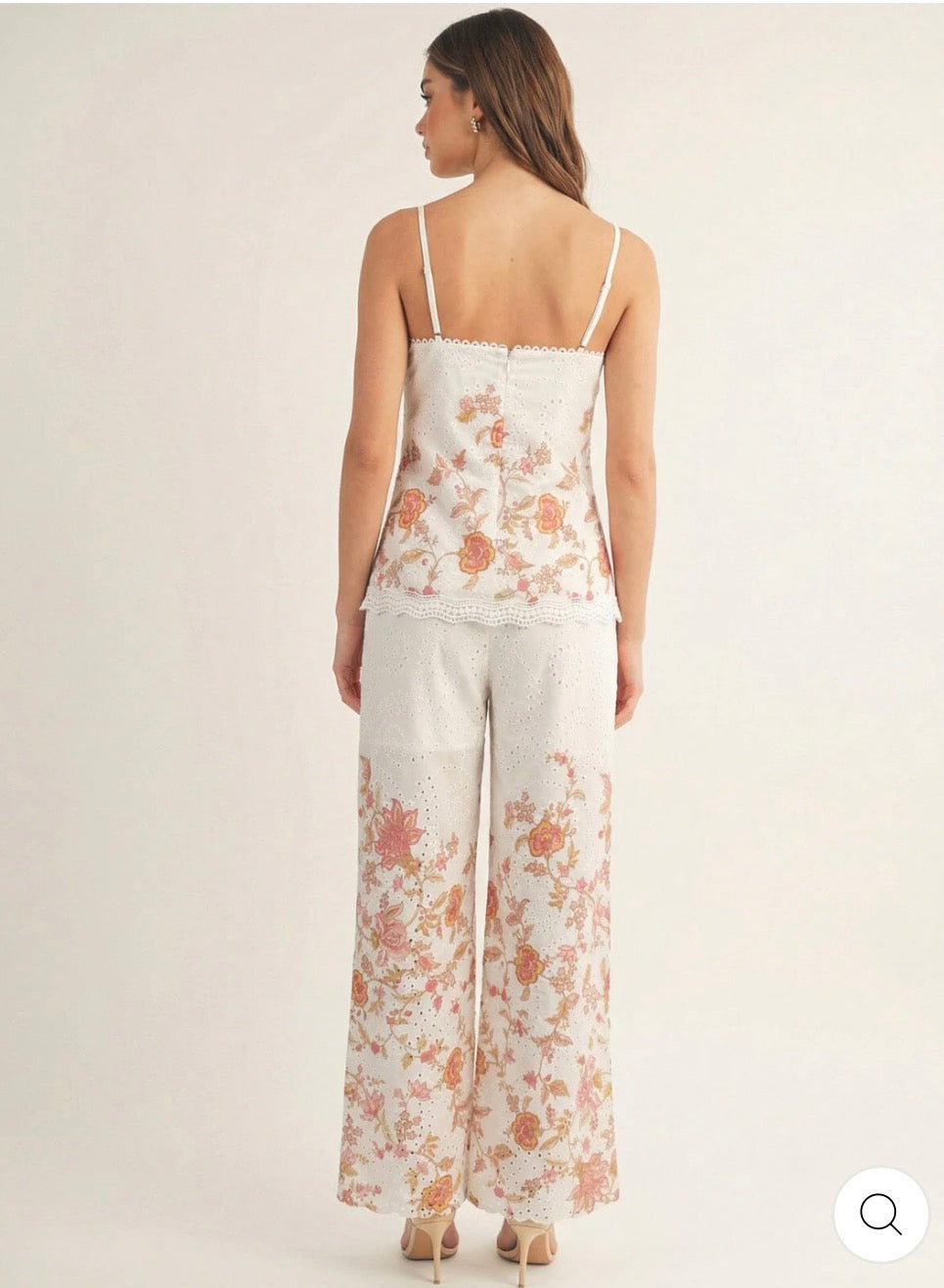 Conjunto blanco floral dos piezas camisa y pantalón