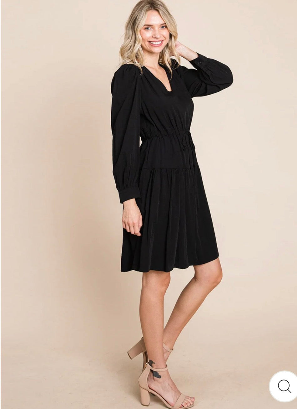 Vestido negro corto manga larga cuello V