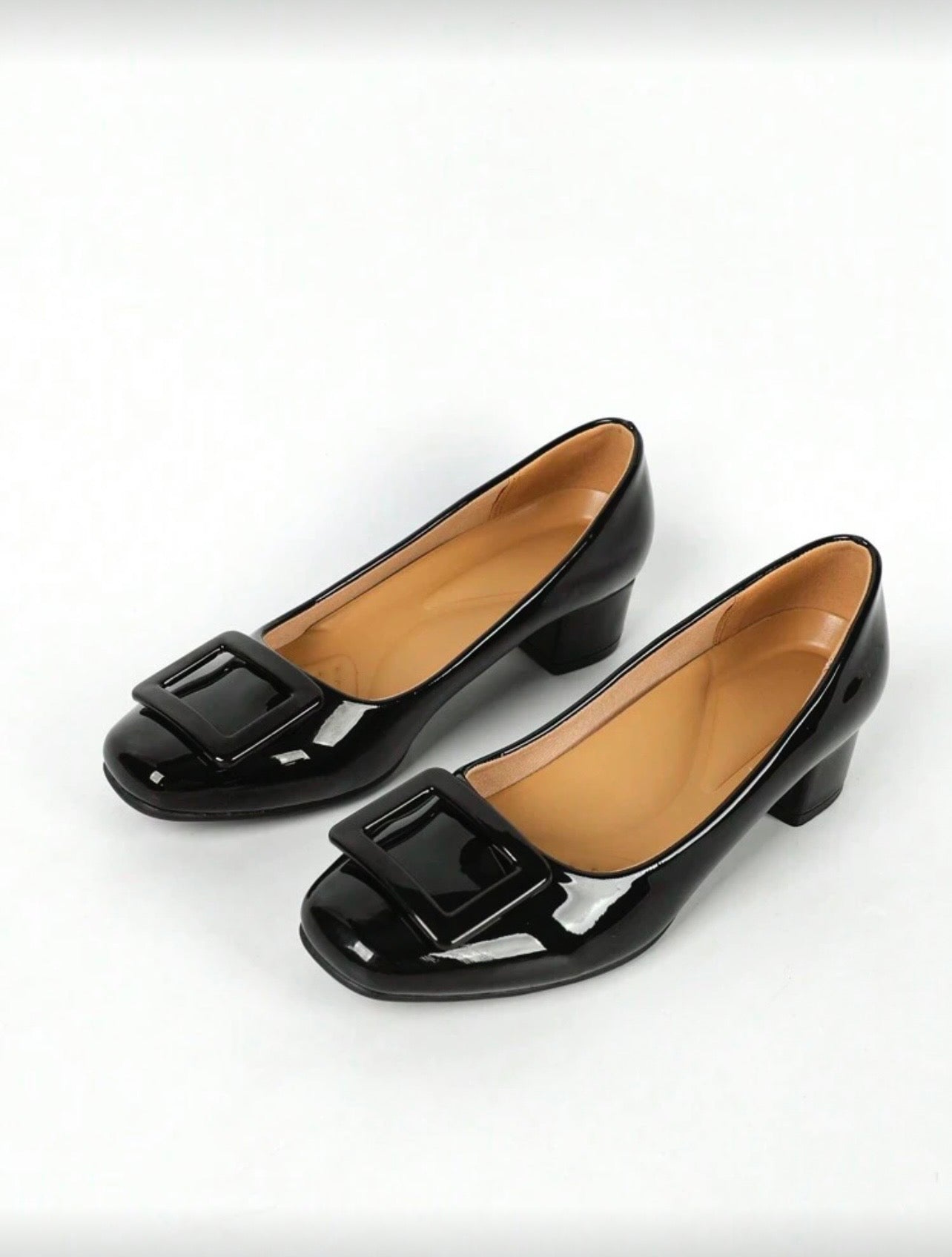 Tacones bajos negros formales