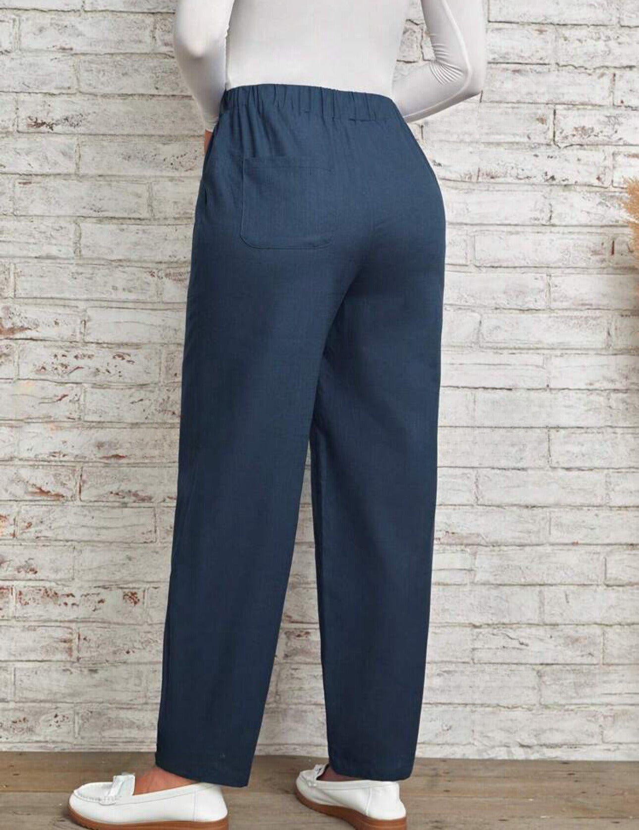 Pantalon azul con elastico en la cintura